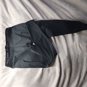 Nike fit dry WARM athletic leggings. Medium black!